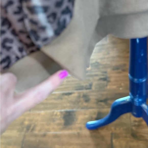 🐆 Leopard Print Pullover Long Sleeve Top, Size Large - Picture 8 of 13